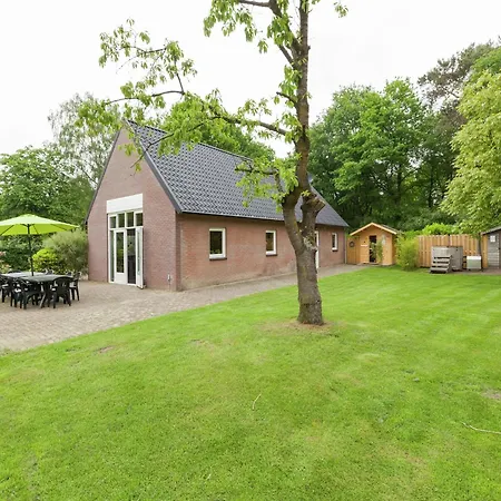 Hébergement de vacances Kempen Comfort With Sauna & Tub Vessem
